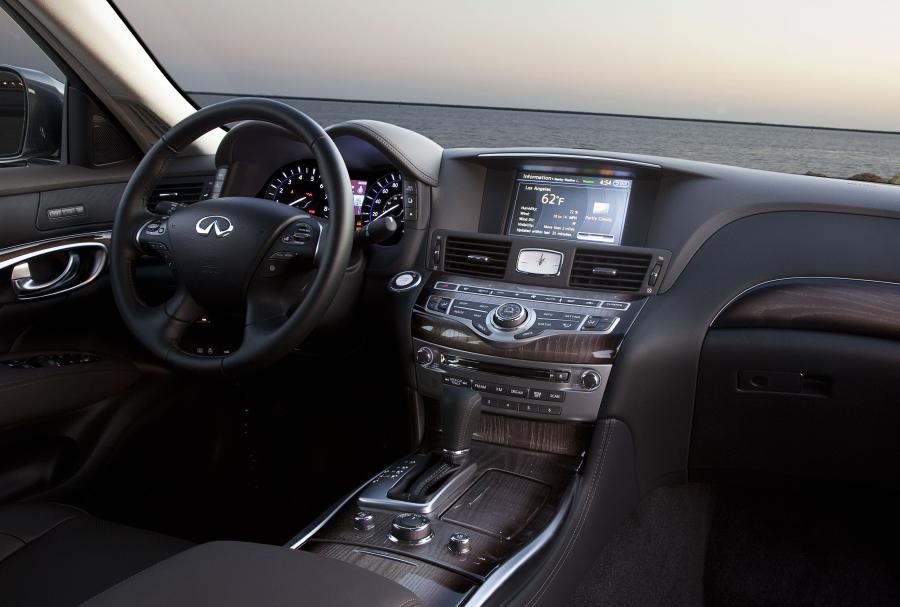  Infiniti M56 2010 года  (фото 17 из 34)